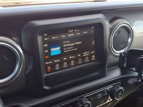 Used 2018 Jeep Wrangler Unlimited Sahara AWD/4WD image 5