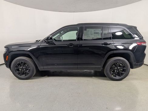 New 2026 Jeep Grand Cherokee Altitude RWD image 4