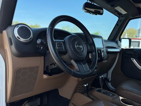 Used 2016 Jeep Wrangler Unlimited Sahara w/ Max Tow Package AWD/4WD image 14