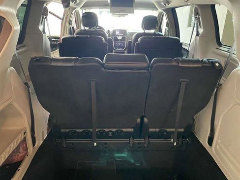 Used 2015 Chrysler Town & Country Touring-L w/ Driver Convenience Group FWD image 48