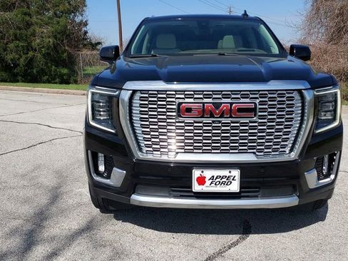 Used 2022 GMC Yukon XL Denali w/ Denali Premium Package image 8