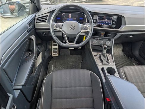 Used 2023 Volkswagen Jetta Sport image 9