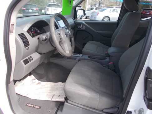 Used 2019 Nissan Frontier S image 5