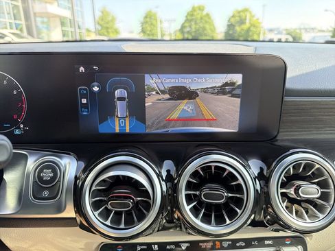 Used 2026 Mercedes-Benz GLB 250 4MATIC image 27
