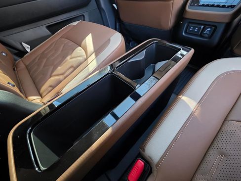 New 2026 Nissan Pathfinder Platinum image 12