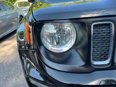 Used 2020 Jeep Renegade Latitude FWD image 9