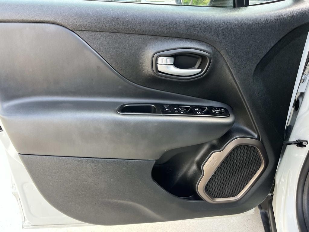Used 2023 Jeep Renegade Latitude AWD/4WD image 27