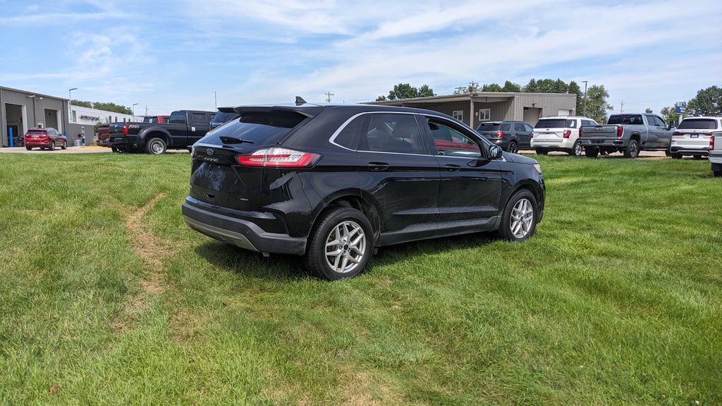 Certified 2023 Ford Edge SEL w/ Convenience Package AWD/4WD image 3