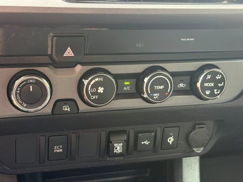 Used 2020 Toyota Tacoma TRD Off-Road image 19