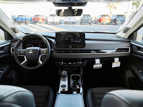 New 2026 Mitsubishi Outlander SE FWD image 35