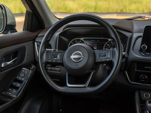 Used 2023 Nissan Rogue SV FWD image 21