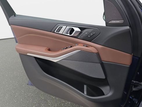 Used 2022 BMW X5 M50i image 27