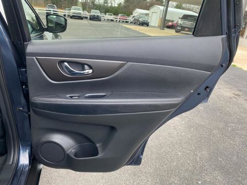 Used 2014 Nissan Rogue SV image 16