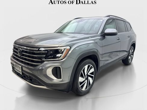 Used 2024 Volkswagen Atlas SE w/ Panoramic Sunroof Package AWD/4WD image 2