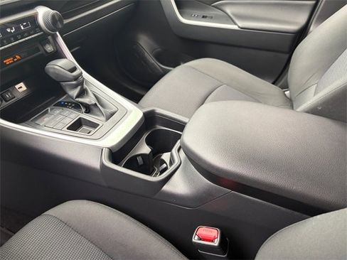 Used 2019 Toyota RAV4 LE image 17
