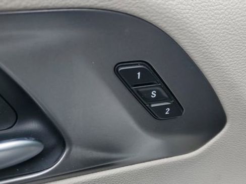 Certified 2024 Chrysler Pacifica Touring-L image 6