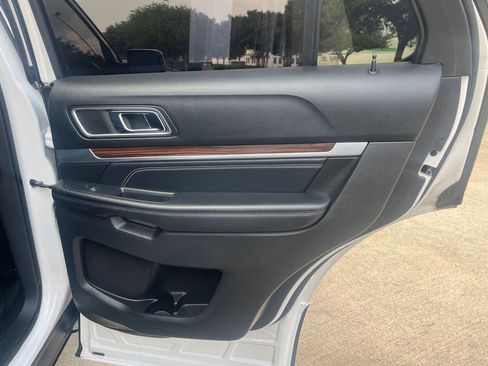 Used 2017 Ford Explorer Limited w/ Equipment Group 303A AWD/4WD image 18