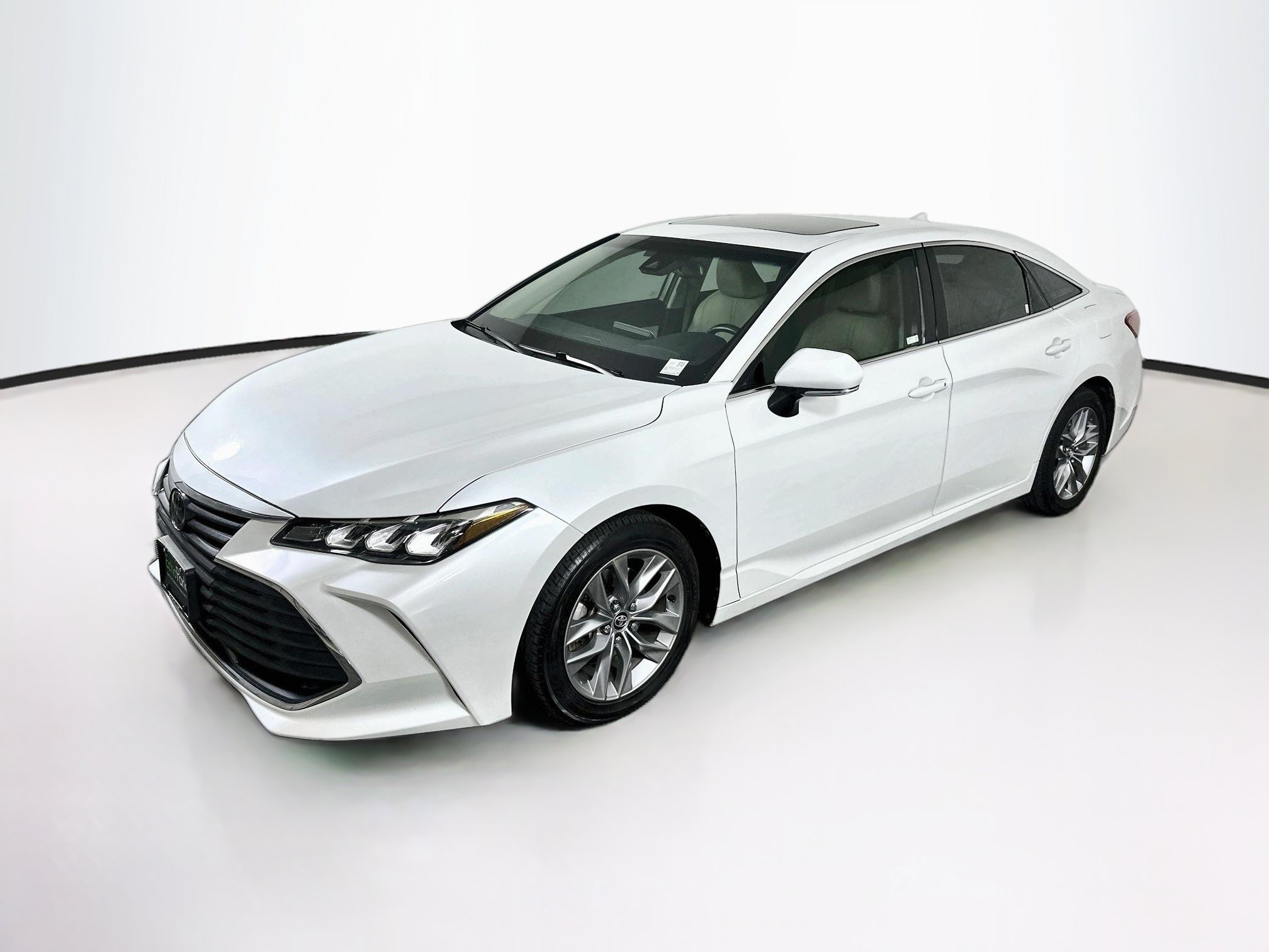Used 2020 Toyota Avalon XLE w/ Moonroof Package FWD image 3