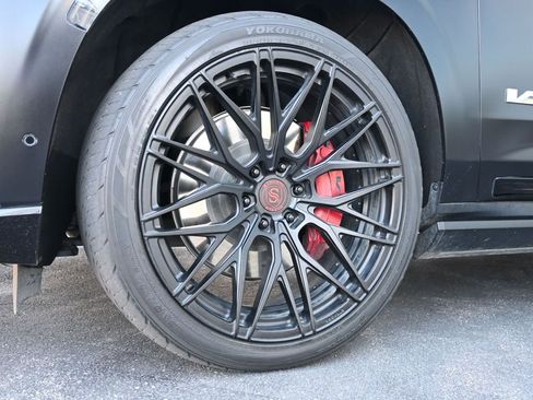 Used 2023 Cadillac Escalade V w/ LPO, ONYX Package image 8