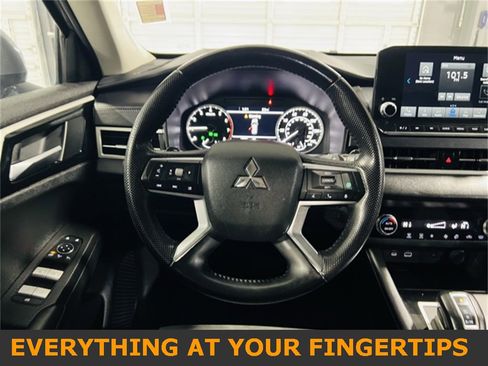 Used 2024 Mitsubishi Outlander SE image 5