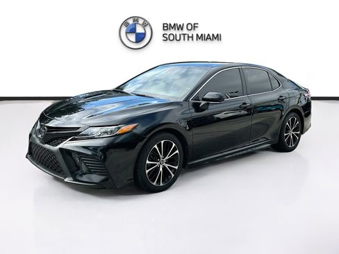 Used 2020 Toyota Camry SE image 3