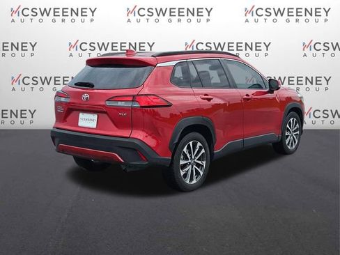 Used 2023 Toyota Corolla Cross XLE w/ Convenience Package FWD image 5