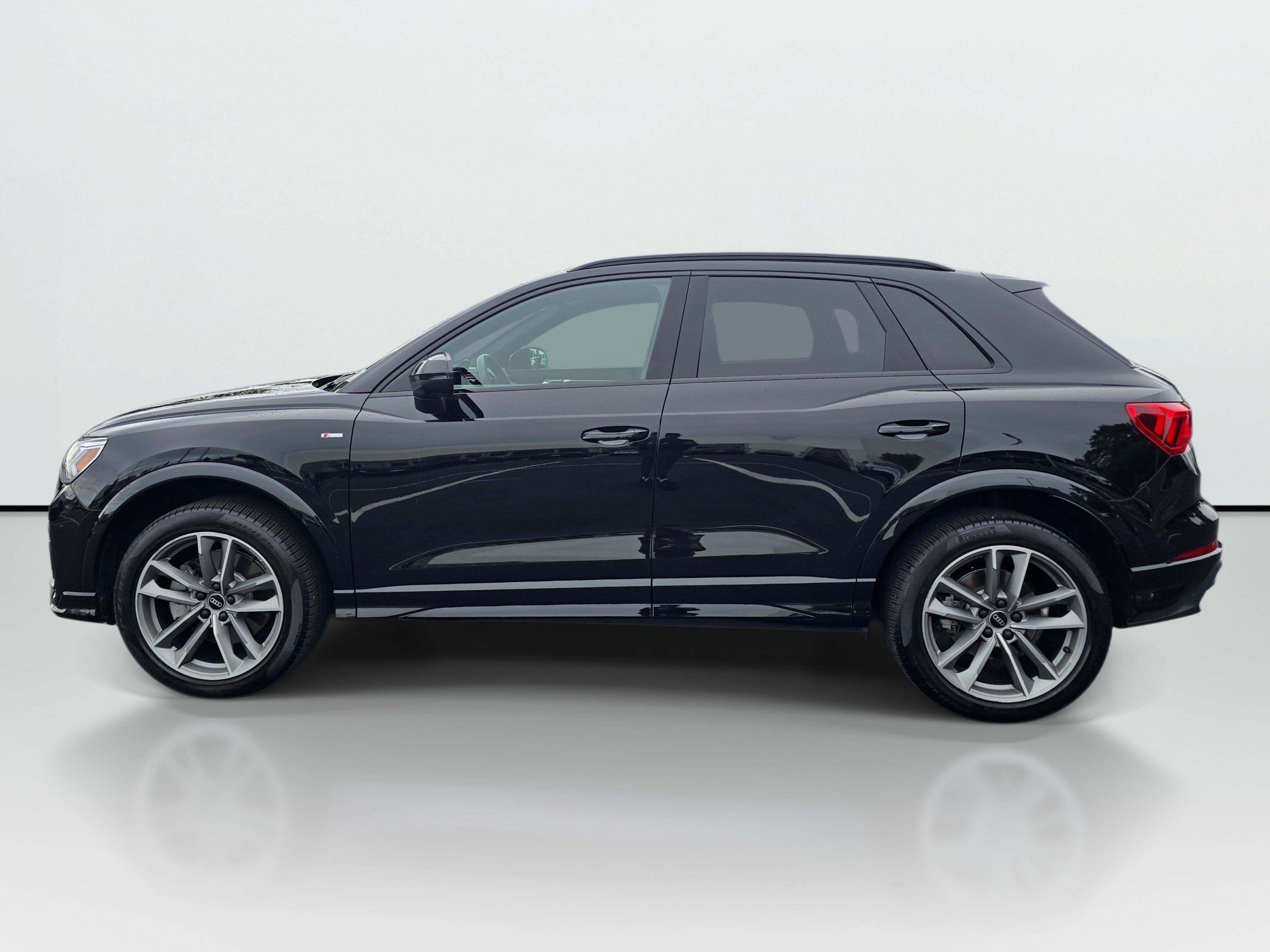Used 2023 Audi SQ5 Prestige w/ Prestige Package AWD/4WD image 2