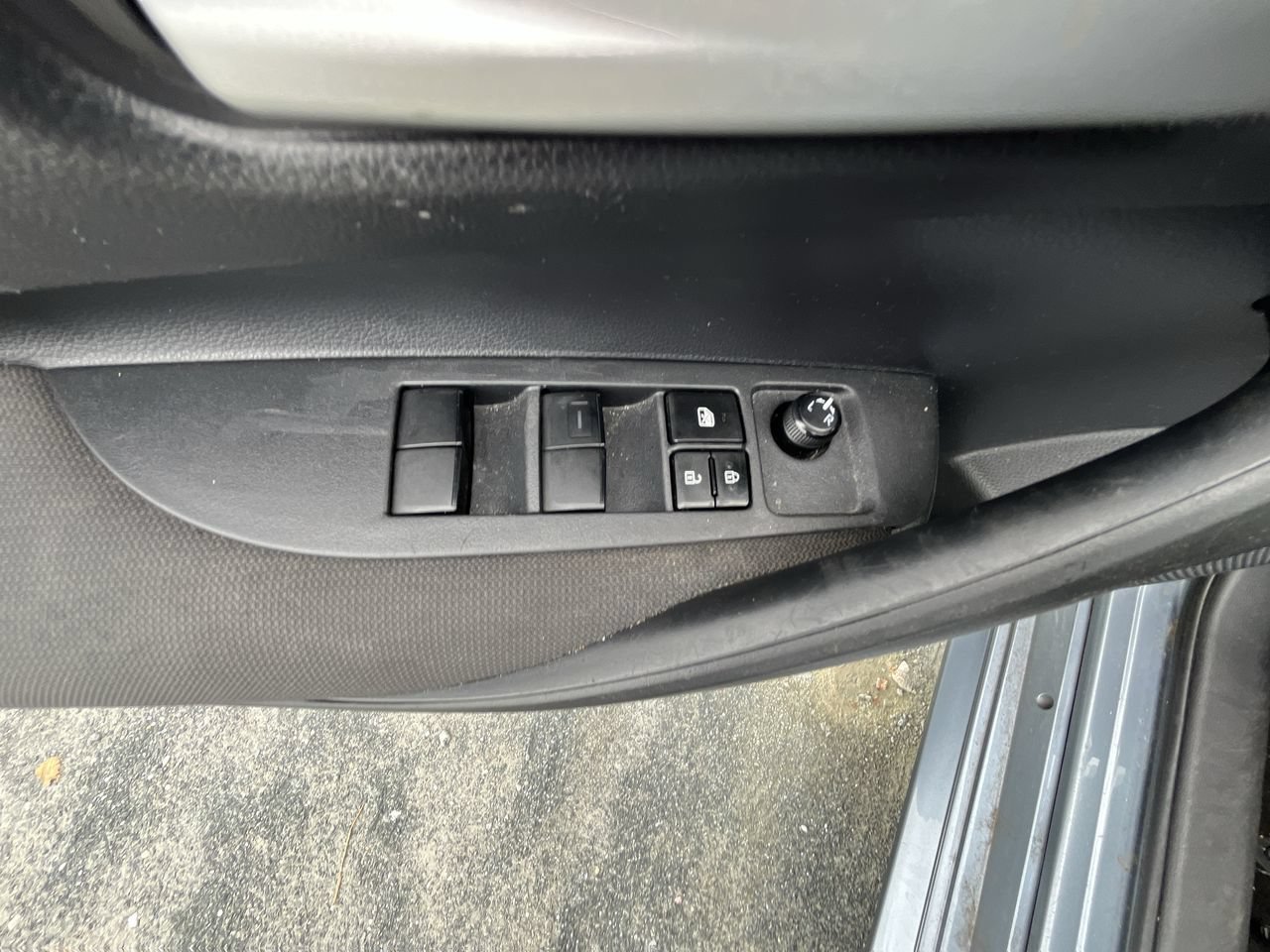 Used 2021 Toyota Corolla LE FWD image 4
