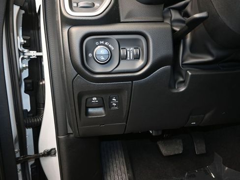 New 2026 RAM 1500 4x4 Crew Cab image 13