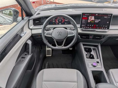 Certified 2026 Volkswagen Tiguan SE R-Line FWD image 20