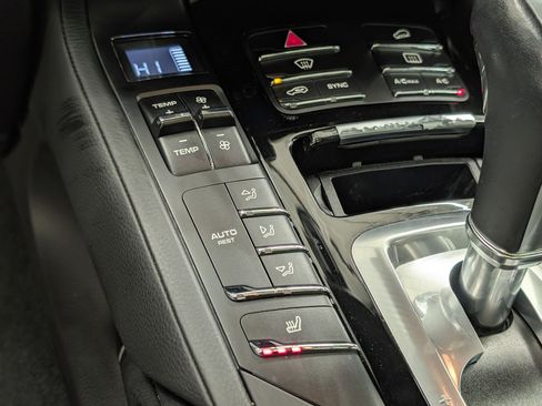 Used 2018 Porsche Cayenne AWD image 20