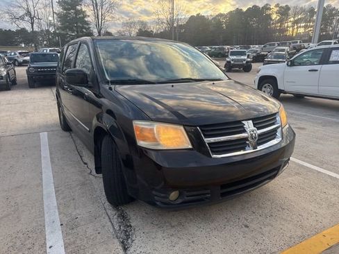 Used 2008 Dodge Grand Caravan SXT w/ Entertainment Group 2 image 4
