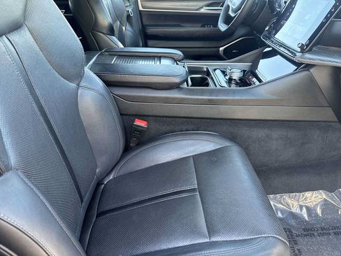 Used 2024 Jeep Wagoneer Series II w/ Flexible Seating Group AWD/4WD image 12