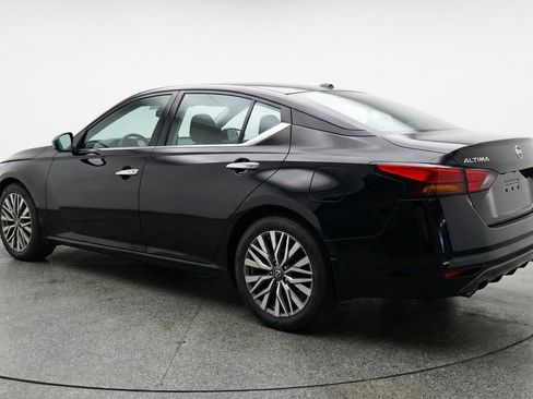 Used 2025 Nissan Altima 2.5 SV image 6
