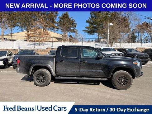 Used 2021 Toyota Tacoma SR5 image 2