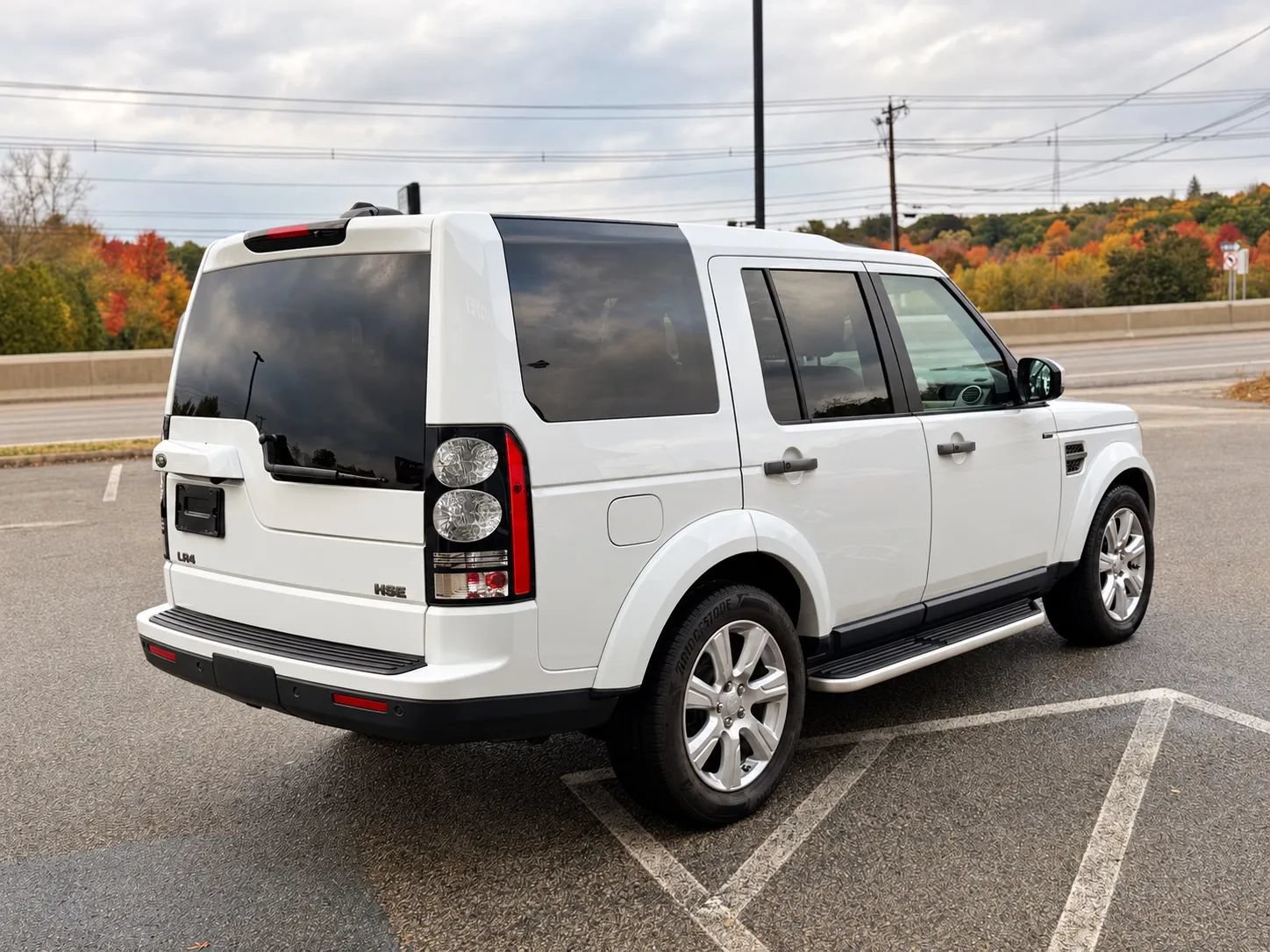 Used 2016 Land Rover LR4 HSE Silver Edition AWD/4WD image 16