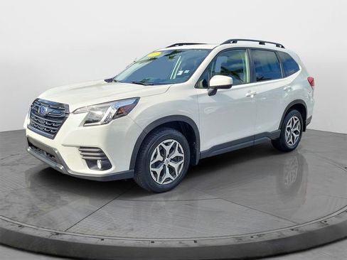 Used 2022 Subaru Forester Premium AWD/4WD image 3
