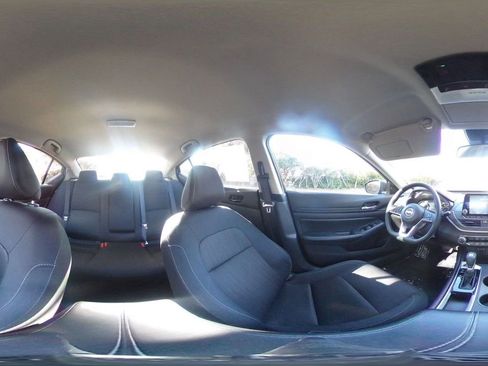 Used 2025 Nissan Altima 2.5 SV image 41