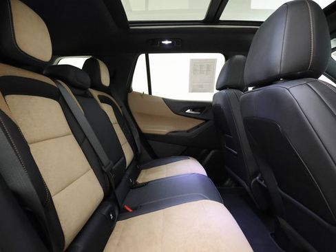 Used 2025 Chevrolet Equinox ACTIV w/ Safety and Technology Package image 24