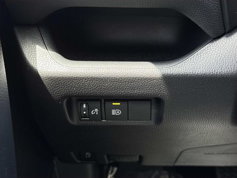 Used 2025 Toyota RAV4 XLE AWD/4WD image 19