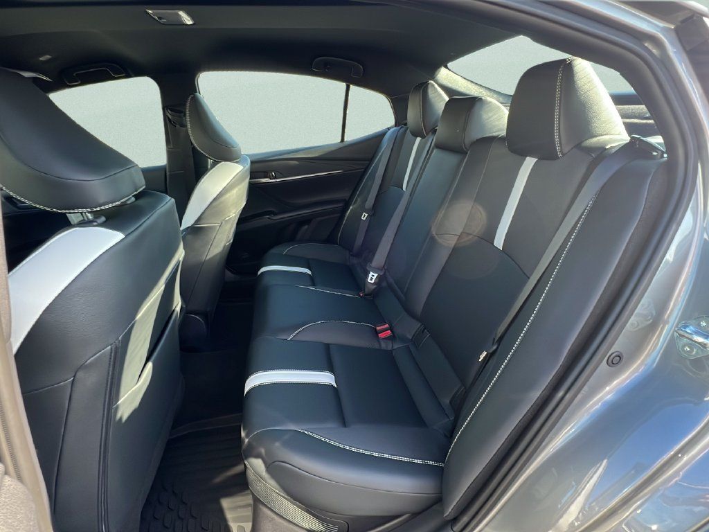 Used 2026 Toyota Camry SE w/ Convenience Package FWD image 9