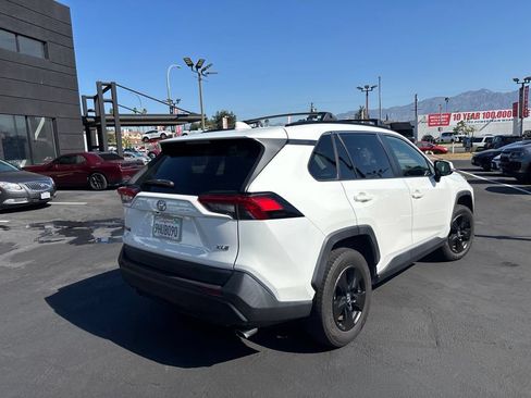 Used 2019 Toyota RAV4 XLE w/ Convenience Package FWD image 5