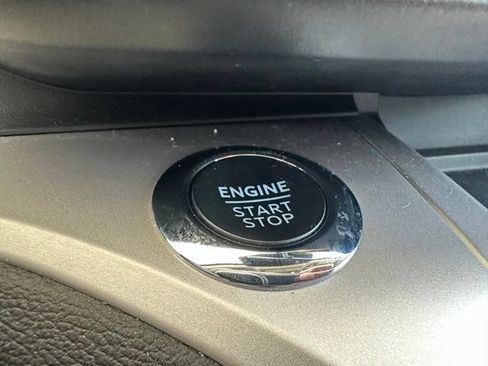 Used 2024 Ford Explorer XLT w/ Equipment Group 202A RWD image 18