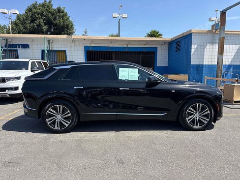 Used 2024 Cadillac Lyriq Luxury AWD/4WD image 2