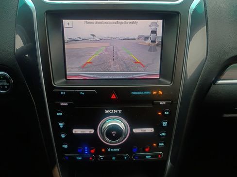 Used 2019 Ford Explorer Limited w/ Class III Trailer Tow Package FWD image 9