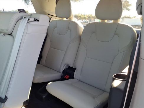 Used 2020 Volvo XC90 T6 Momentum w/ Protection Package Premier image 23