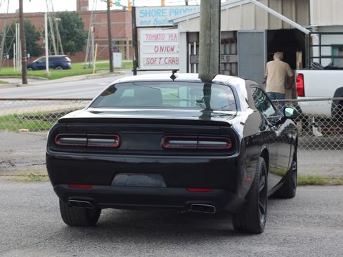 Used 2015 Dodge Challenger R/T w/ Quick Order Package 28B R/T RWD image 8