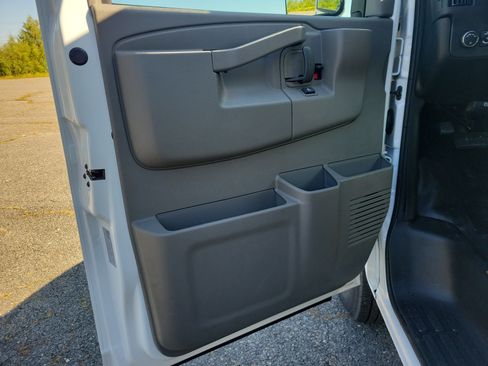 New 2025 GMC Savana 3500 w/ Power Convenience Package image 17