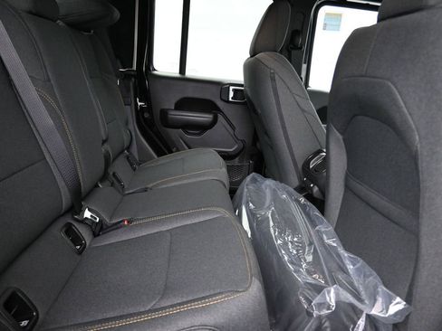 New 2025 Jeep Gladiator Sport image 16