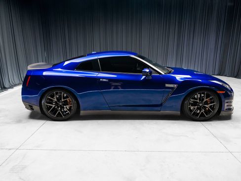 Used 2013 Nissan GT-R Black Edition AWD/4WD image 13